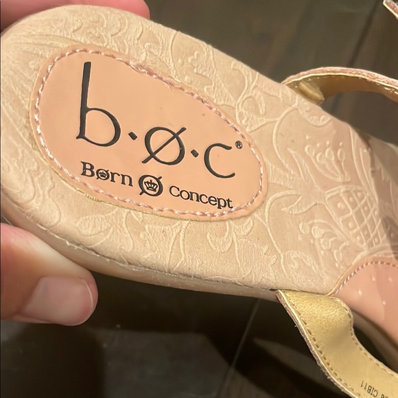 b.o.c. Pink Floral Sandals with Rosette Size 10 - Picture 2 of 5